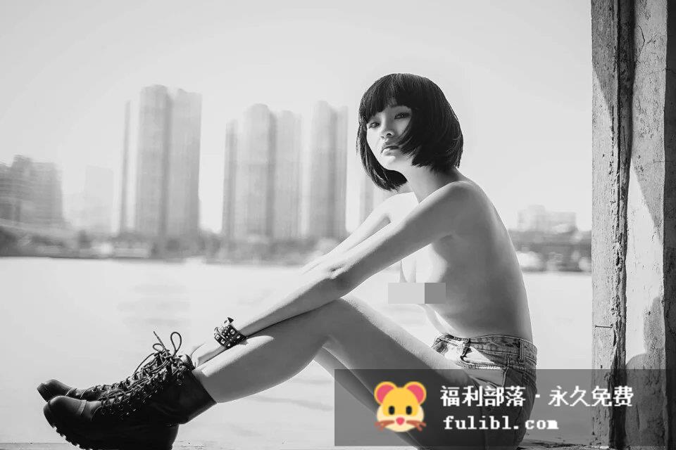 微博写真喵酱是hentai系列室内捆绑+废墟露出