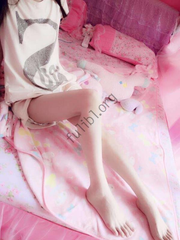 身材很棒的微博福利姬@兔酱草莓VIP会员5套套图无修正合集[552P/153M]