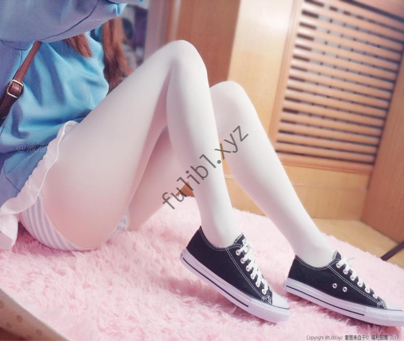 微博福利姬@液液酱YeYe VIP视图之白丝小学生无修正版[40P+3V/54M]