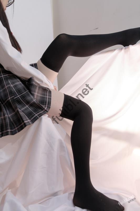 喵写真 PR15-008 黑丝JK服 [91P+1V/1.00G]