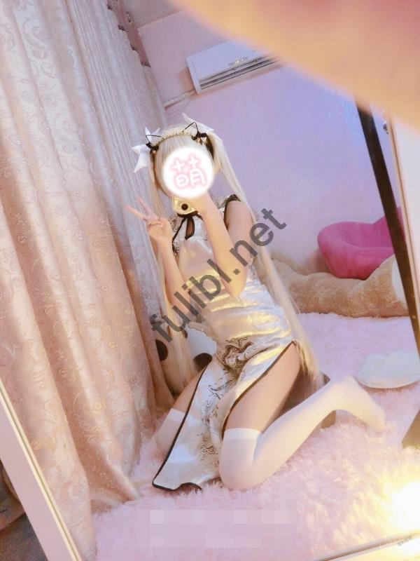 白虎福利姬@草莓味的软糖呀 - 穹妹旗袍白丝[47P/46M]