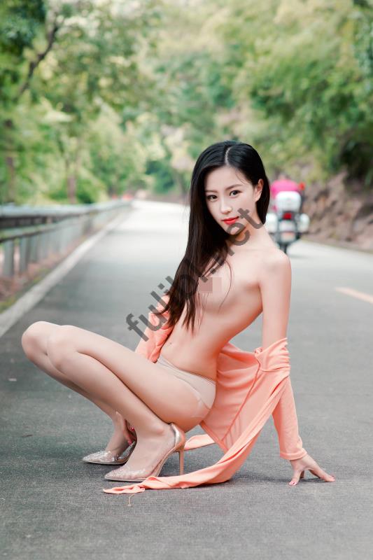 秀人网模特@小子怡Alice - 踏青与公路上的人前露出[143P/528M]