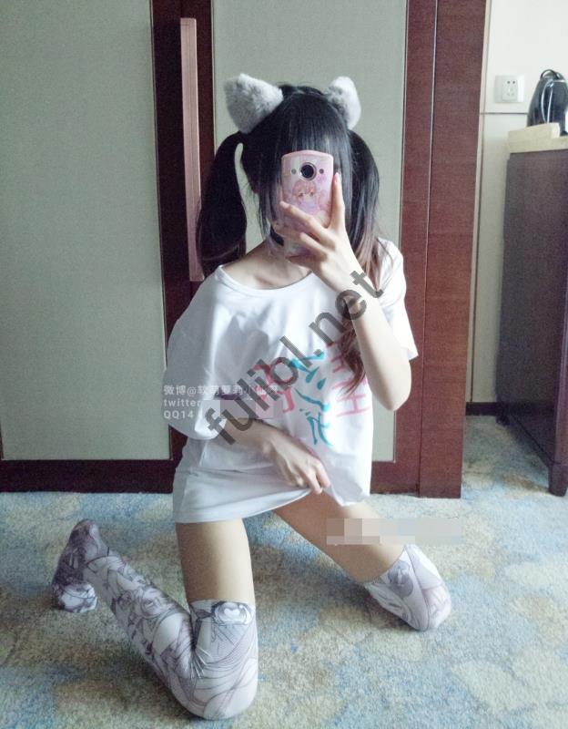 福利姬@软萌萝莉小仙 - 埃罗芒阿老师[118P+1V/1.00G]